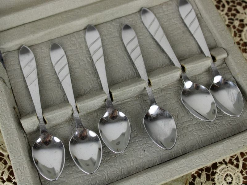 doosjes met theelepels
