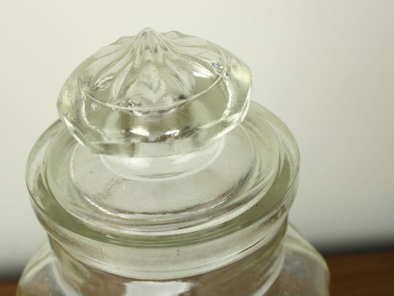 grote glazen snoeppot