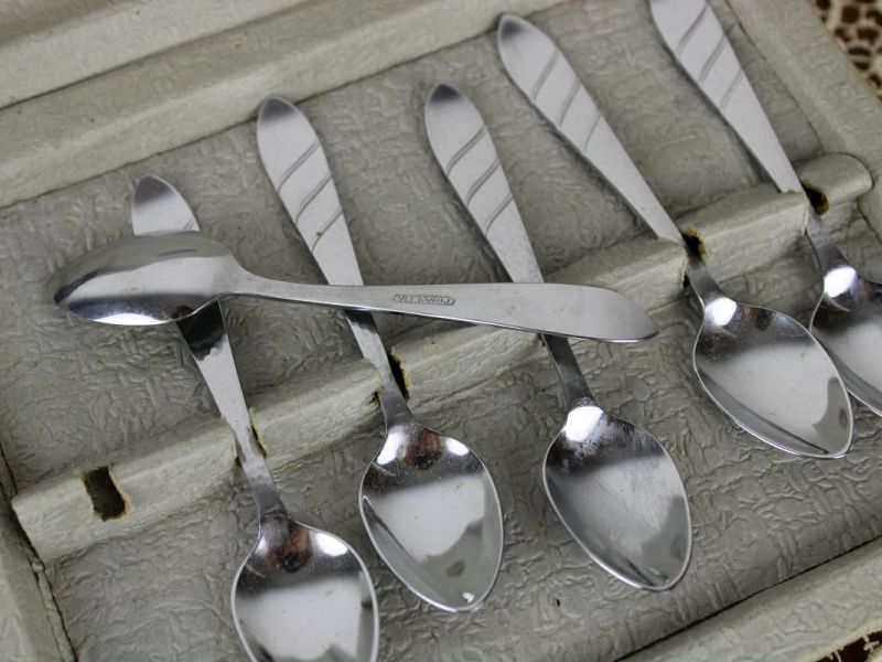 doosjes met theelepels