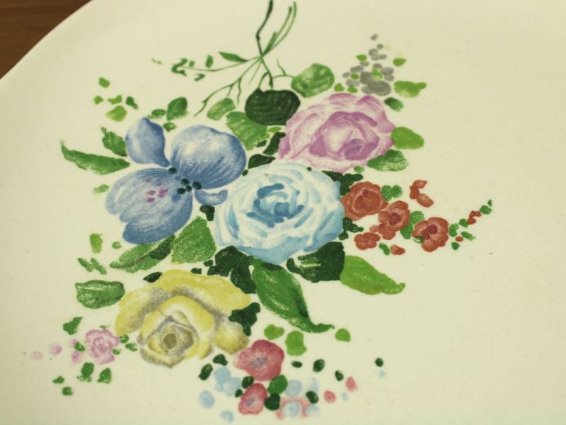 taartschaal met bloemen