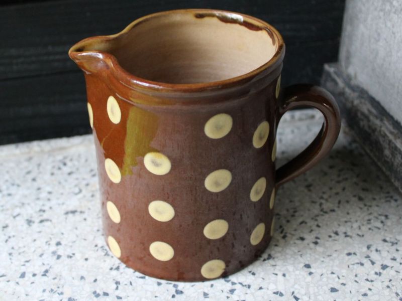 aardewerken kan met stippen