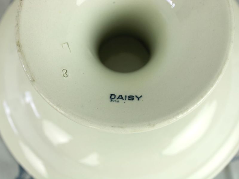 schaal op voet Regout Daisy