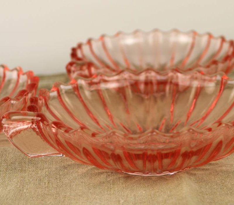 roze persglazen schaaltjes met oor