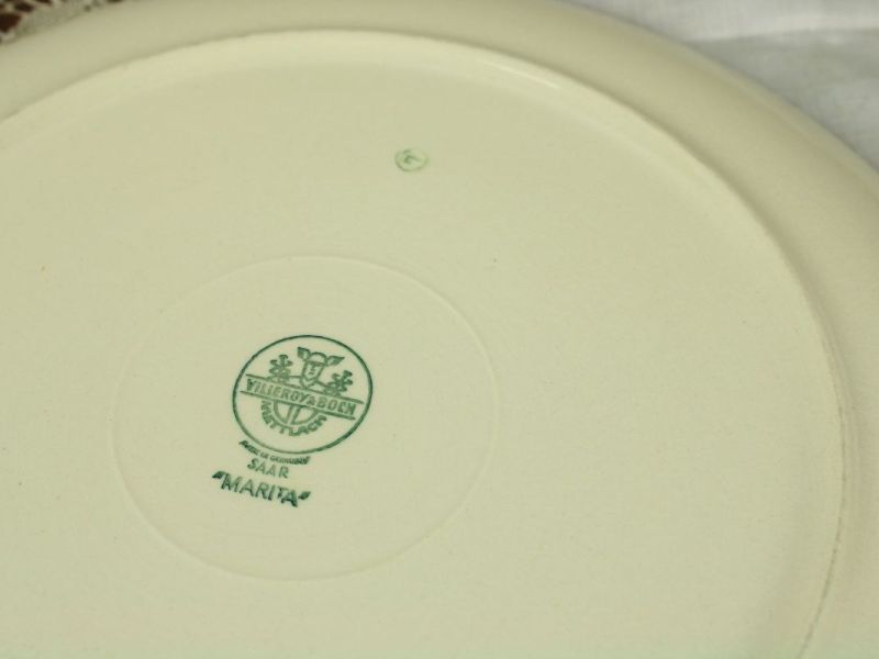 taartschaal met bloemen