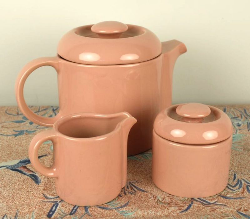 theepot, suikerpot en melkkan roze