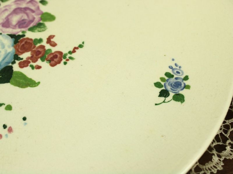 taartschaal met bloemen