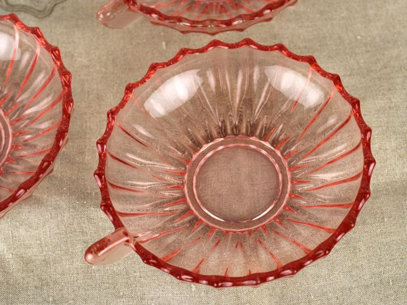 roze persglazen schaaltjes met oor