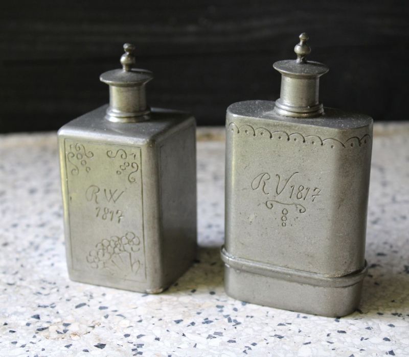 antieke tinnen heupflessen